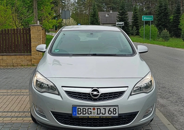 Opel Astra cena 28500 przebieg: 133000, rok produkcji 2010 z Połaniec małe 631